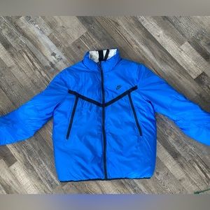 Nike reversible puffer coat. Size L in like new shape.